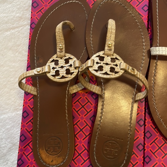 Sold Tory Burch 2 pairs of sandals - Picture 2 of 11